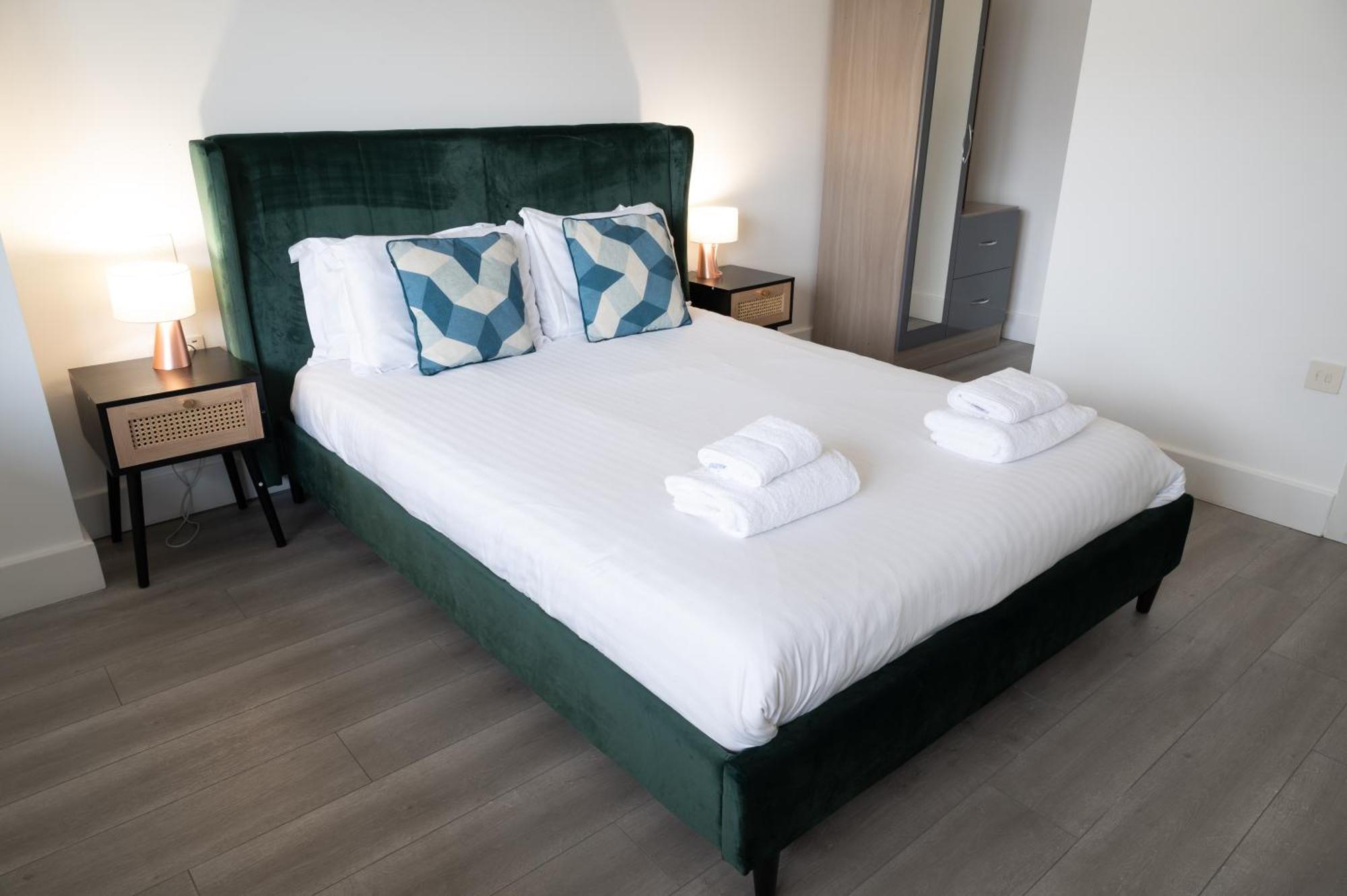 Apartament Charles Hope London Brentford Zewnętrze zdjęcie